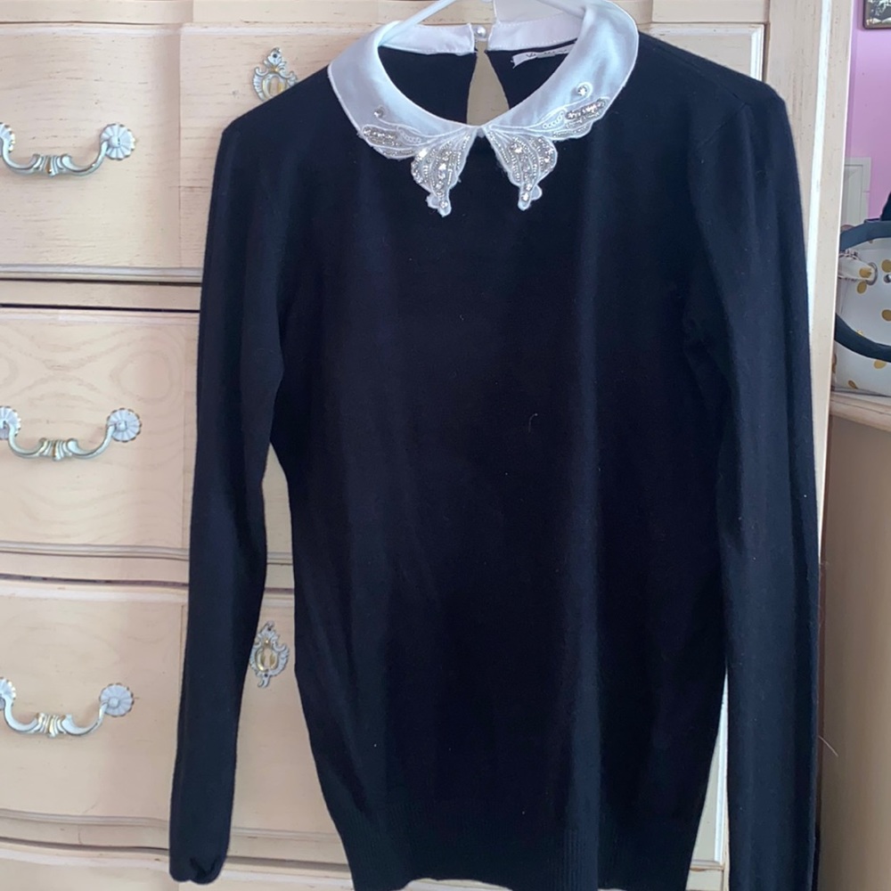 Size medium blouse never worn